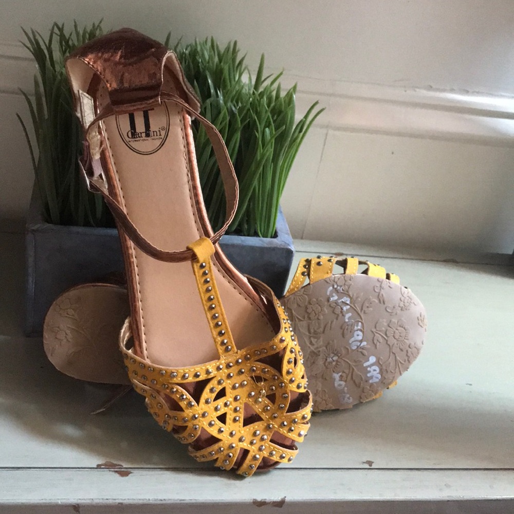 Studded sandal NWOT